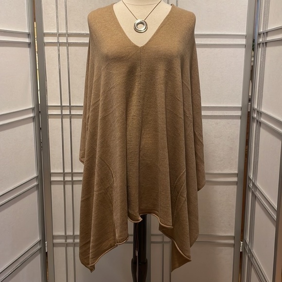 *NWT Kerisma Tan Poncho OS - Picture 1 of 4